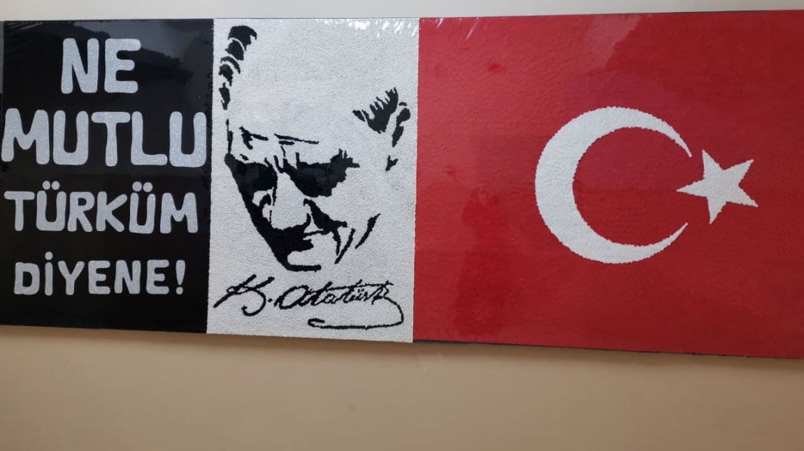 10 Kasım Ulu Önder Mustafa Kemâl Atatürk'ün Ölüm yıldönümü tüm öğrenci, veli ve öğretmenlerle saygıyla anıldı.